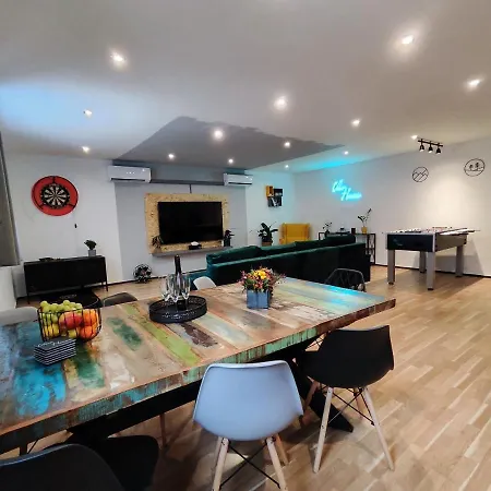 Vibe House